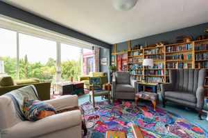 Sitting Room- click for photo gallery